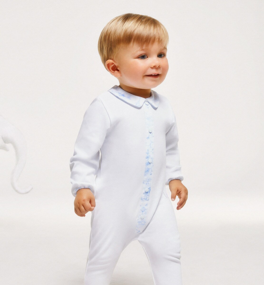 Coffret de naissance Satin de coton blanc imprimé Toile de Jouy bleu ciel