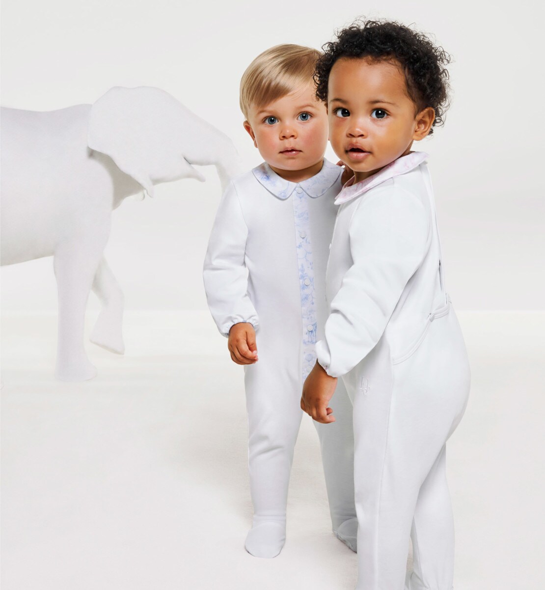 Coffret de naissance Satin de coton blanc imprimé Toile de Jouy bleu ciel
