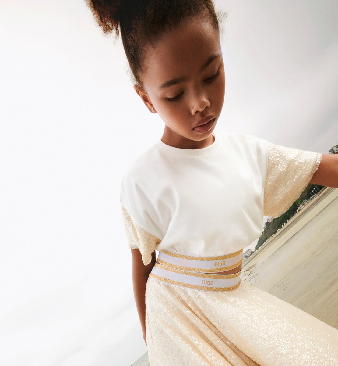 T-shirt court enfant Molleton de coton ivoire à sequins dorés