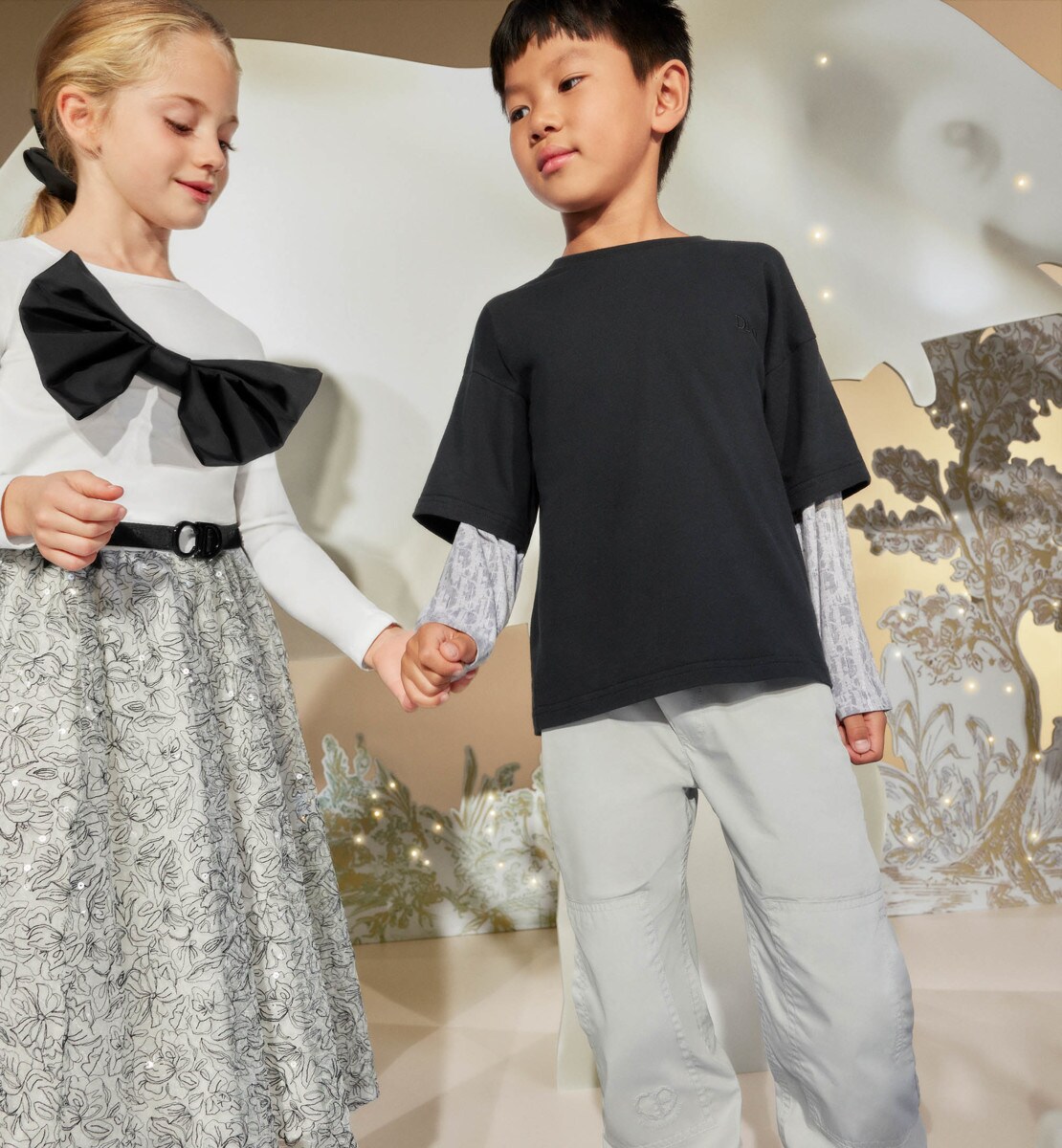 Jupe longue enfant Tulle ivoire brodé du motif floral saisonnier noir à sequins