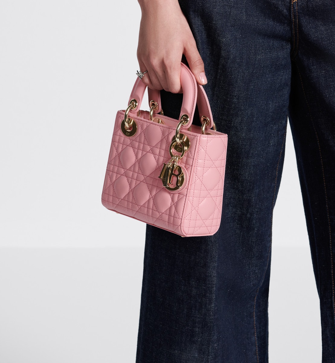 Sac Lady Dior Mini Cuir d'agneau Cannage rose Melocoton