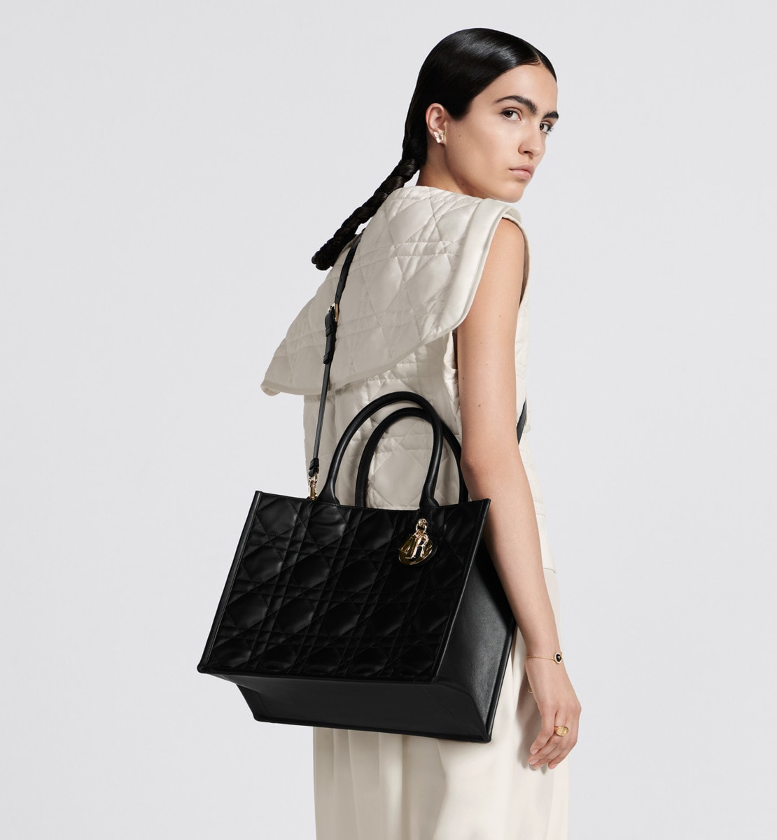 Sac Dior Book Tote Medium Cuir de veau Macrocannage noir