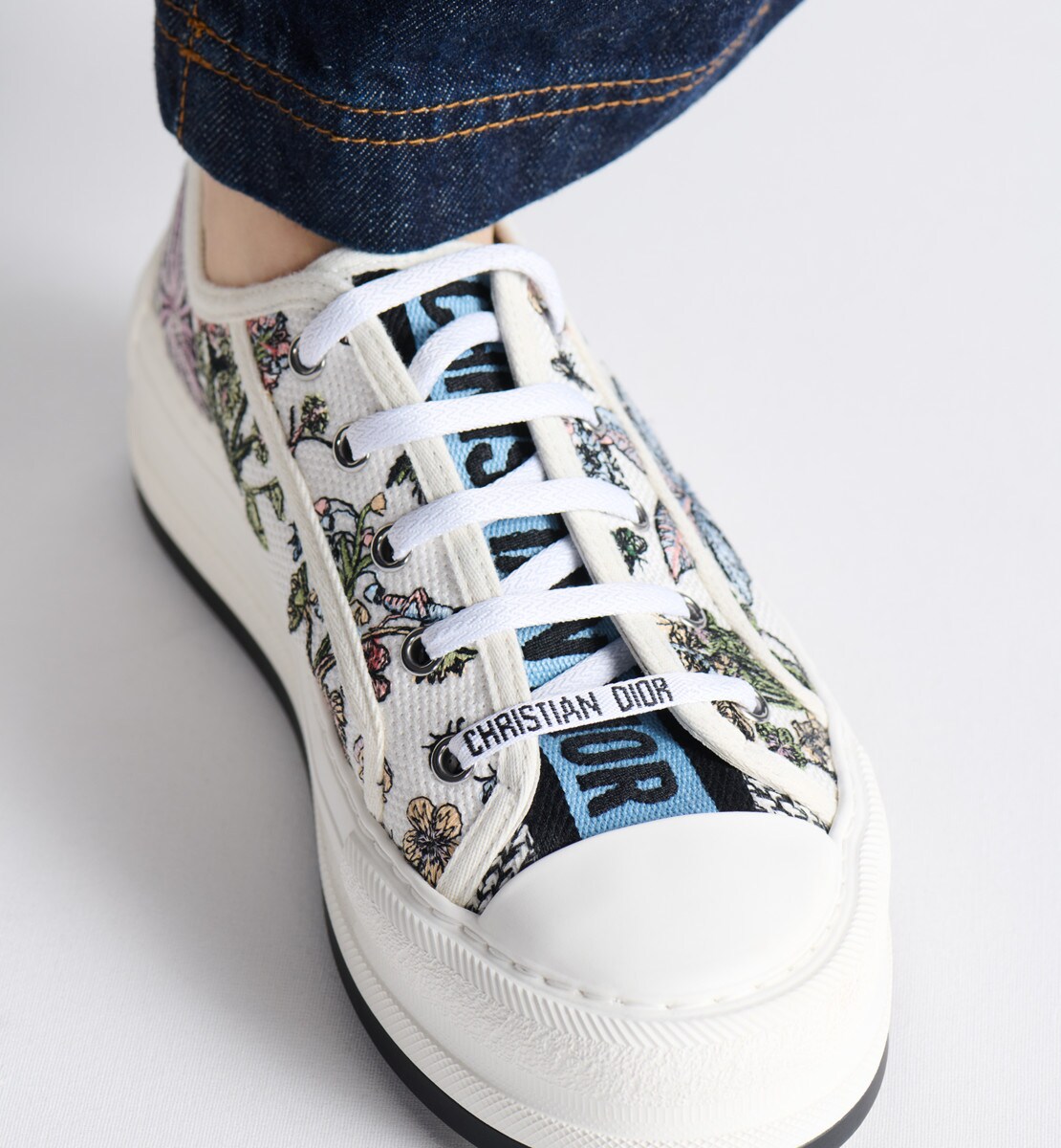 Sneaker à plateforme Walk'n'Dior Coton brodé du motif Dior Cabinet de Curiosités blanc multicolore