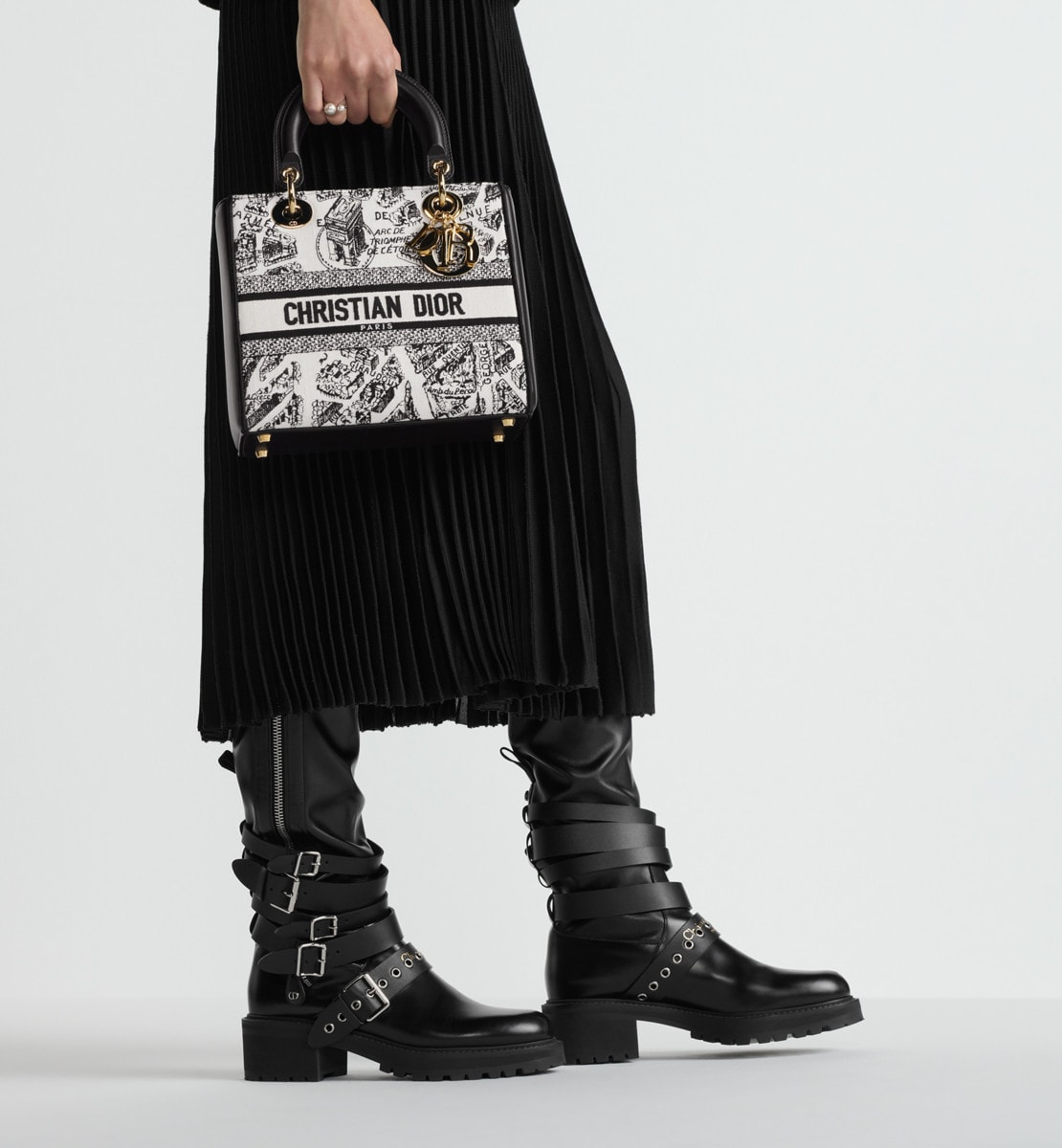Sac Lady D-Lite Medium Broderie Plan de Paris blanche et noire et cuir de veau noir