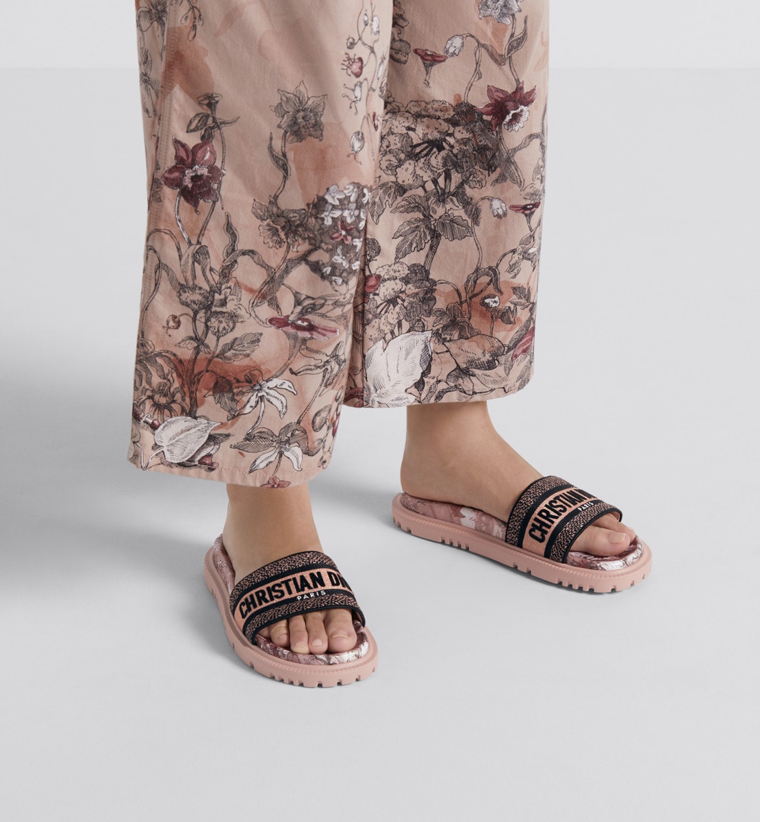 Mule Dway Coton brodé et motif Dior Jardin Magique rose multicolore