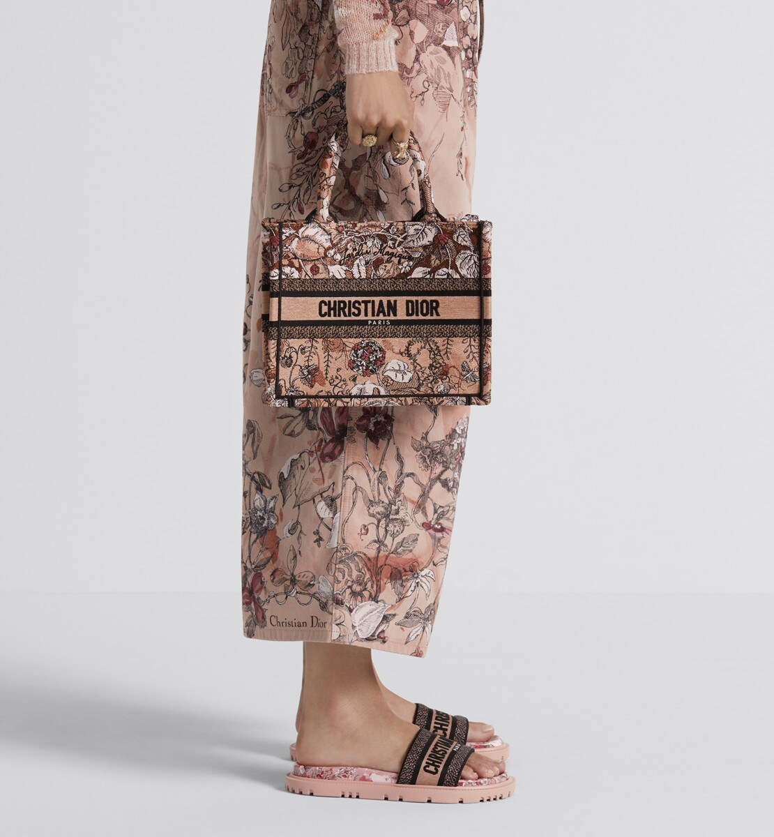Sac Dior Book Tote Small Broderie Dior Jardin Magique rose poudre