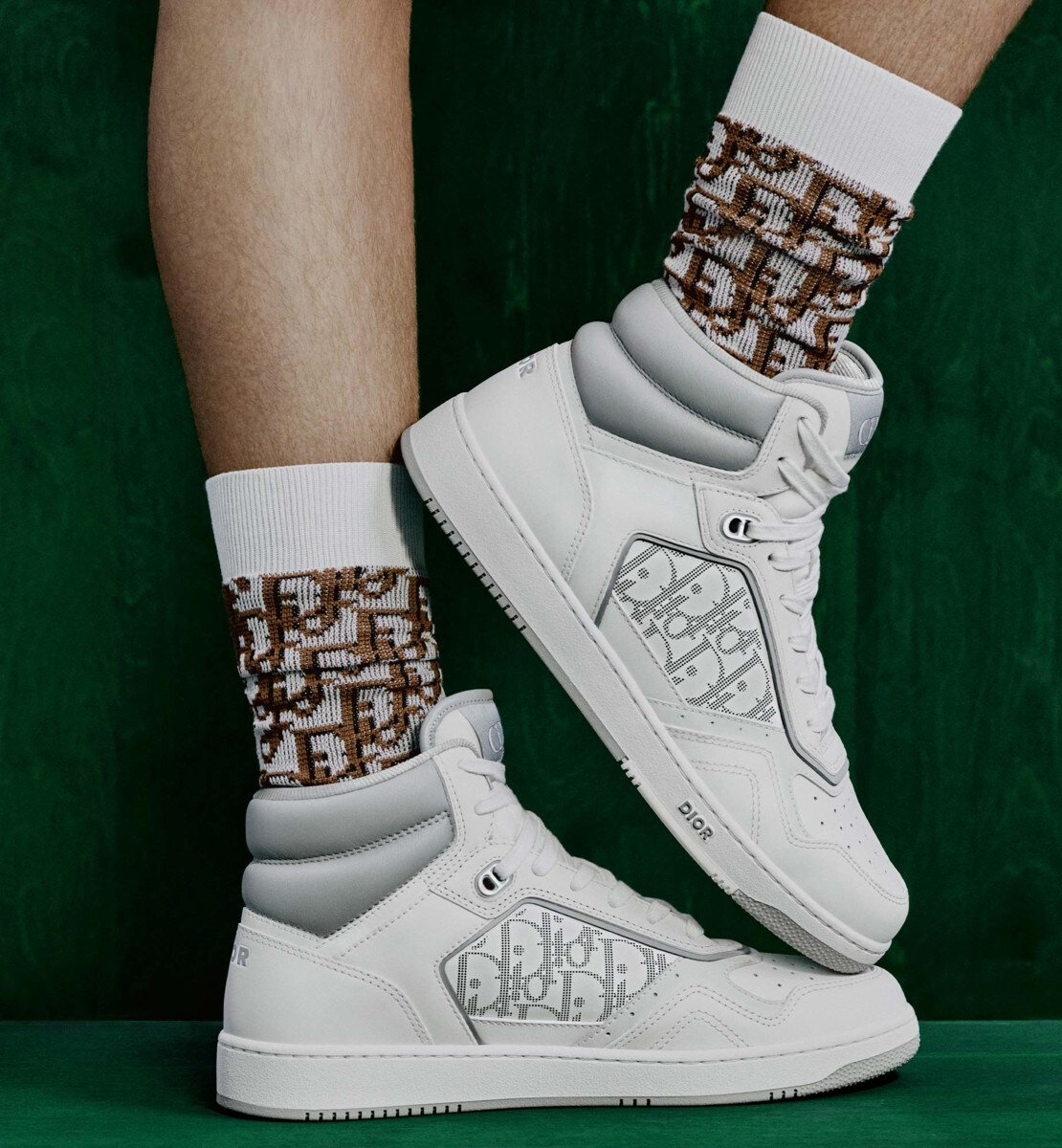 Sneaker B27 haute Cuir de veau lisse blanc et gris, cuir Dior Oblique Galaxy blanc