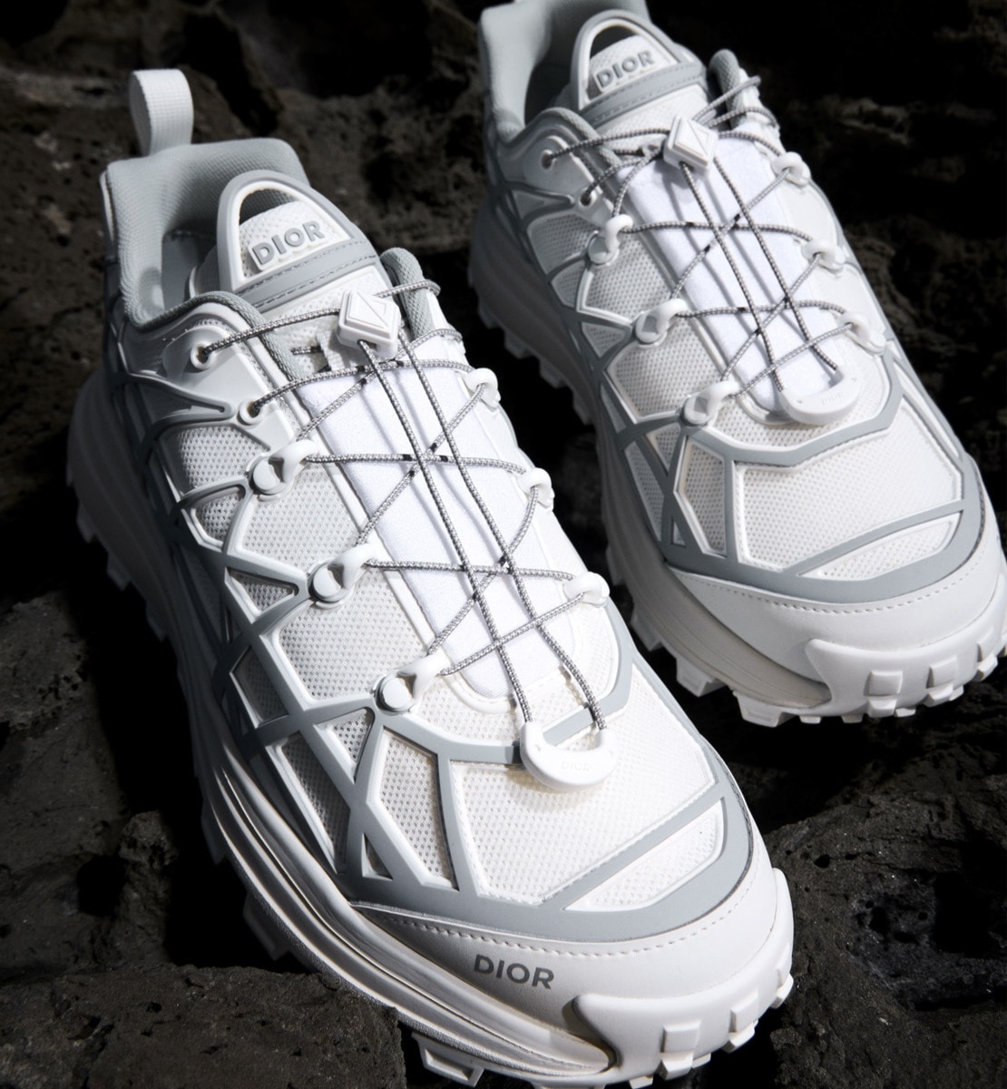 Runner B31 Maille technique blanche et gomme grise, motif Warped Cannage