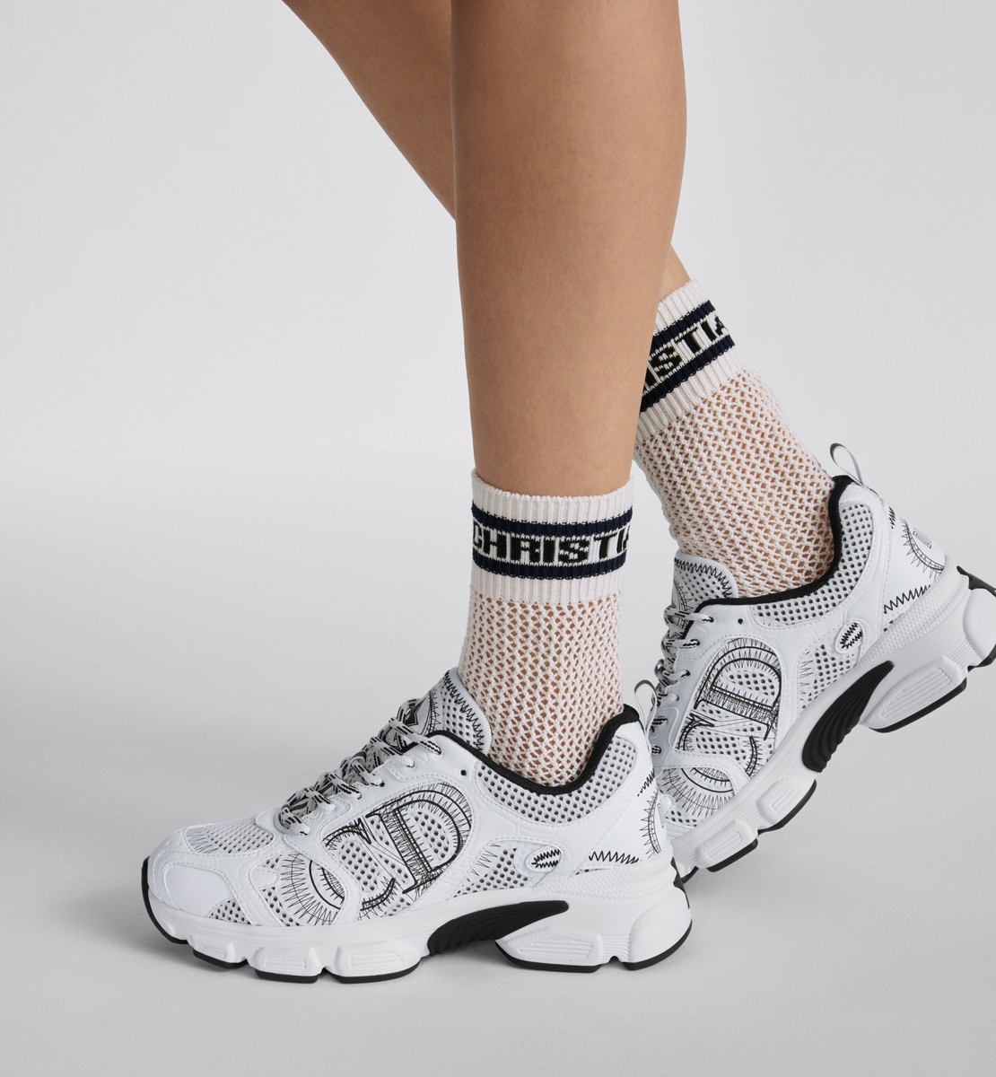 Sneaker Dior Chrono Résille et empiècements aspect cuir blancs et noirs