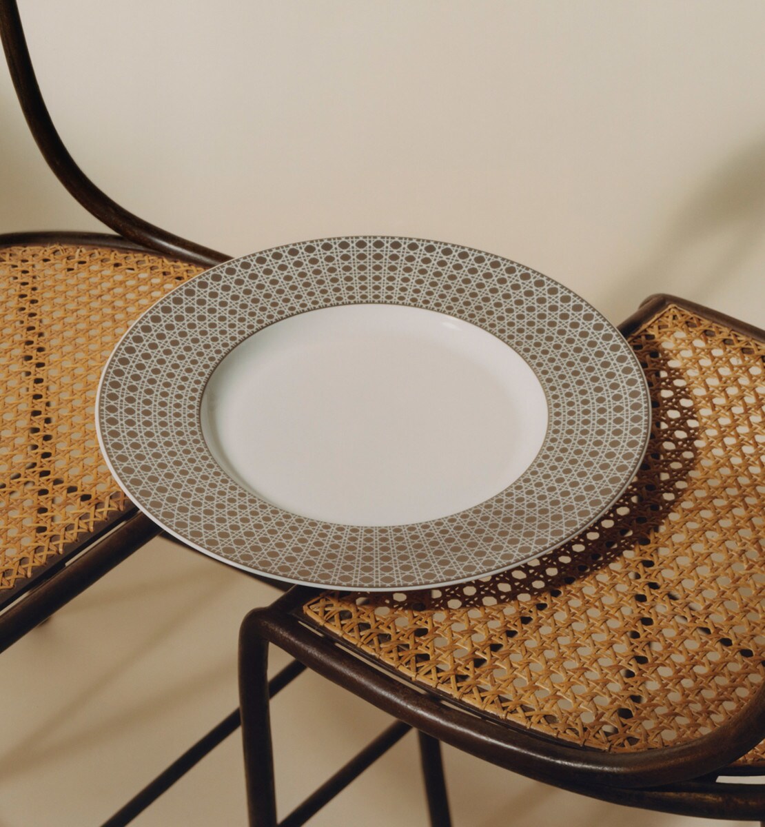 Assiette de présentation Cannage Montaigne, blanc et beige