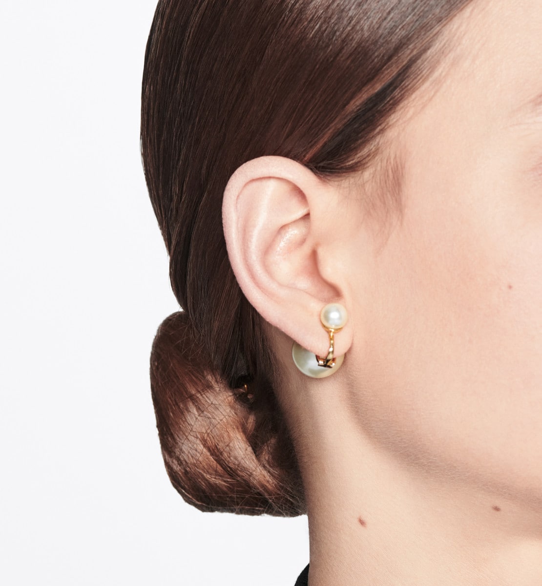 Boucles d'oreilles clip Dior Tribales Métal finition dorée et perles en résine blanche