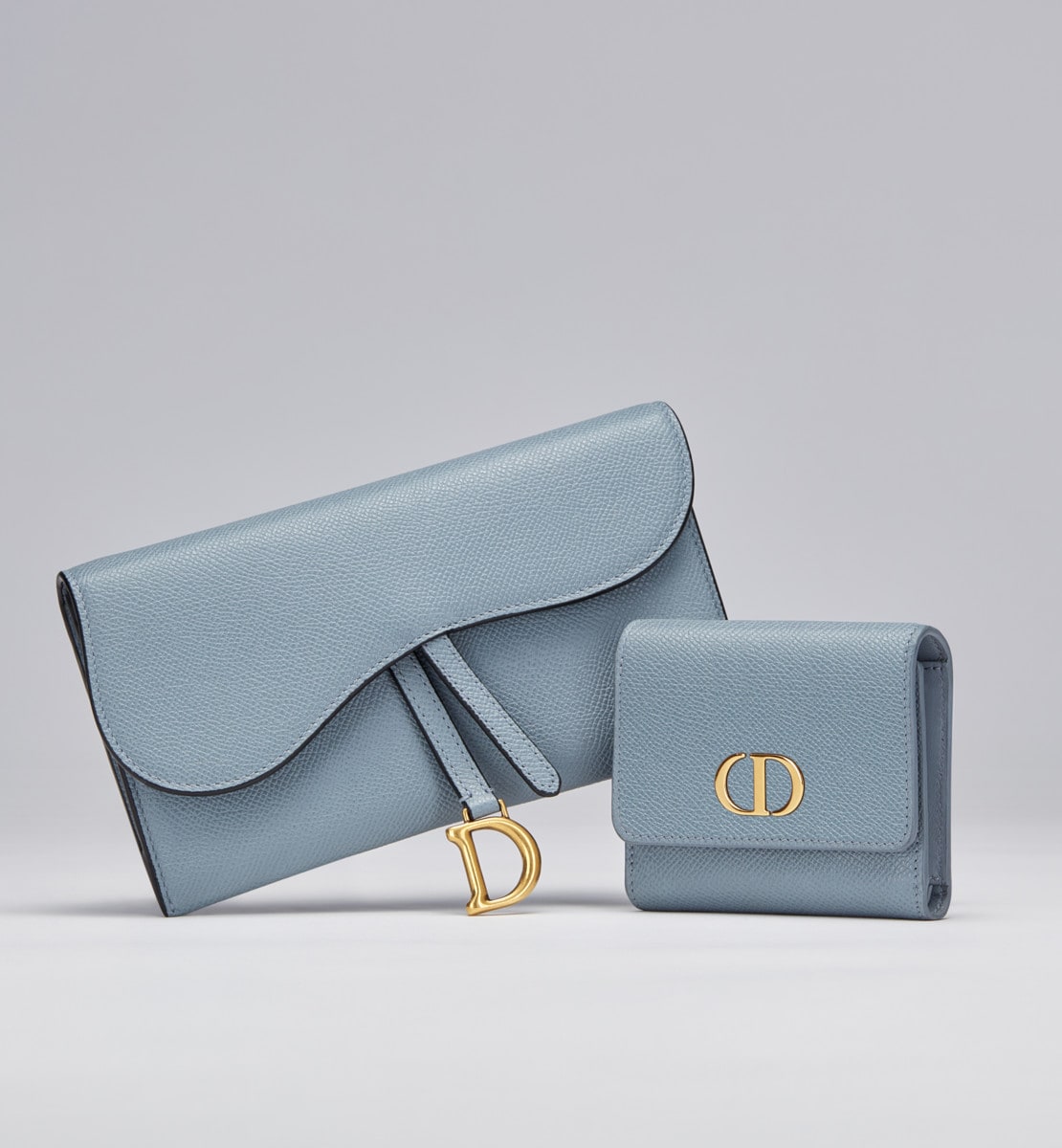 Long portefeuille à chaîne Saddle Cuir de veau grainé cloud blue