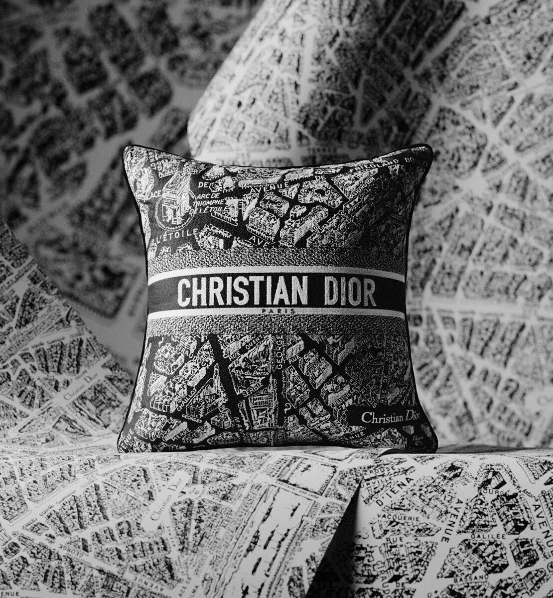 Petit coussin carré Plan de Paris, noir et blanc