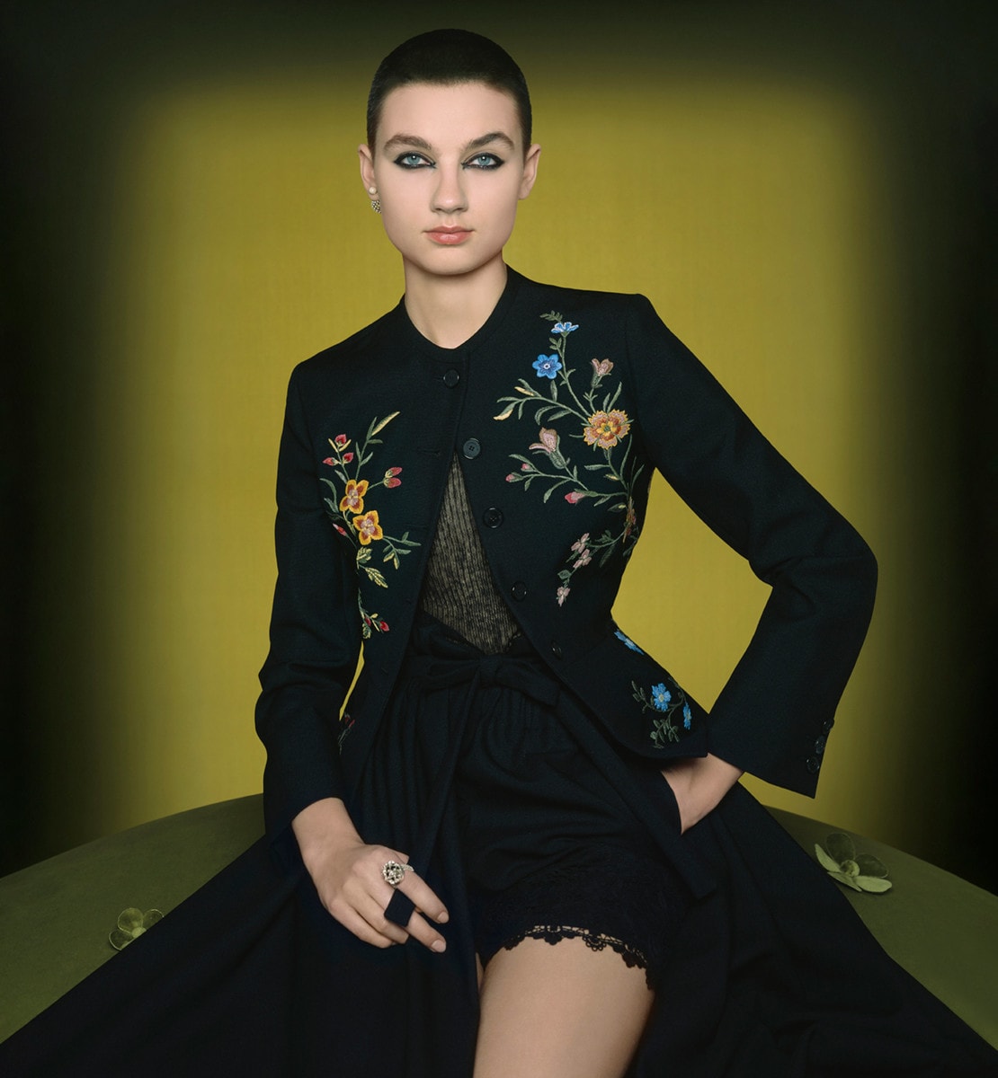 Veste brodée à basque Laine et mohair noirs à motif Dior Petites Fleurs en raphia multicolore