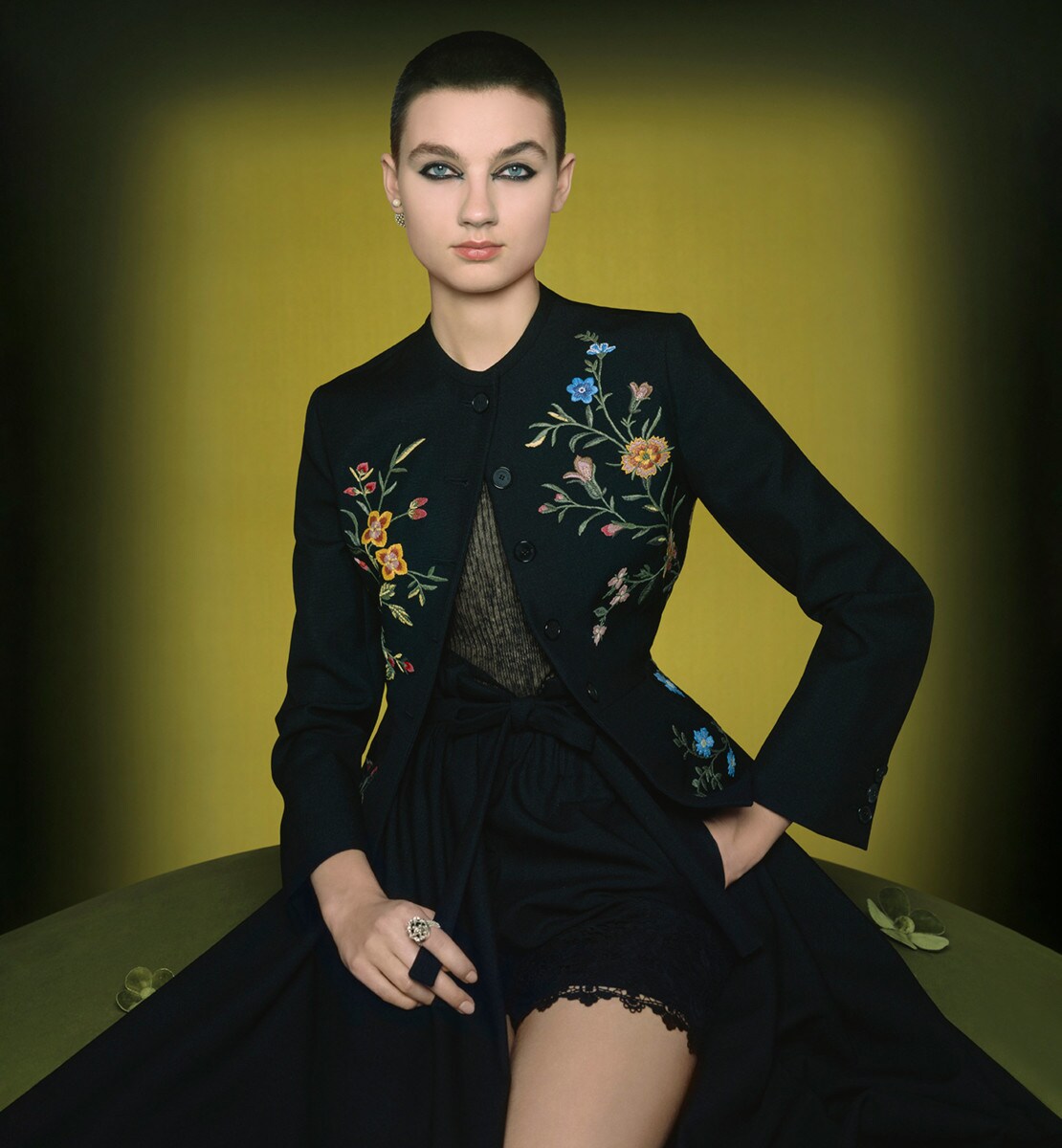 Veste brodée à basque Laine et mohair noirs à motif Dior Petites Fleurs en raphia multicolore