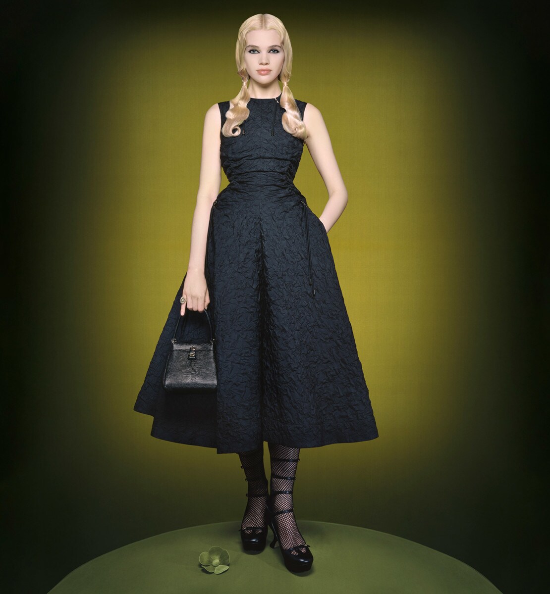 Robe mi-longue évasée Tissu technique effet cloqué noir mat