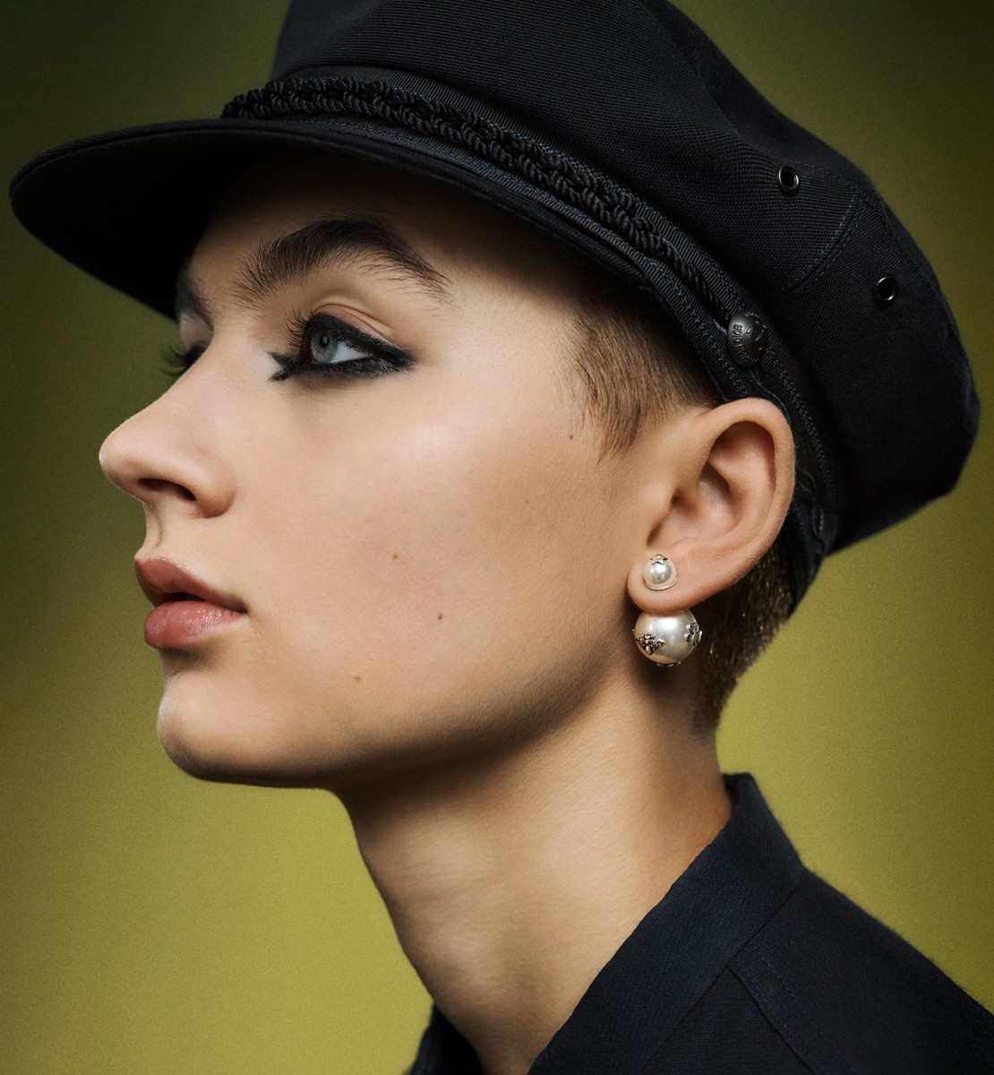 Boucles d'oreilles Dior Tribales Argent et perles en résine blanche