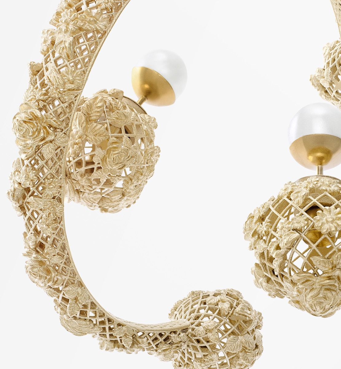 Boucles d'oreilles Dior Tribales Métal finition dorée et perles en résine blanche
