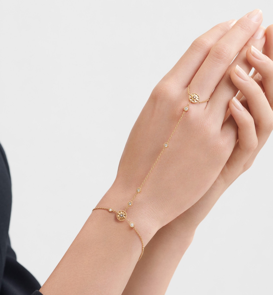 Bijou de main Rose des vents Or jaune, diamants et nacre