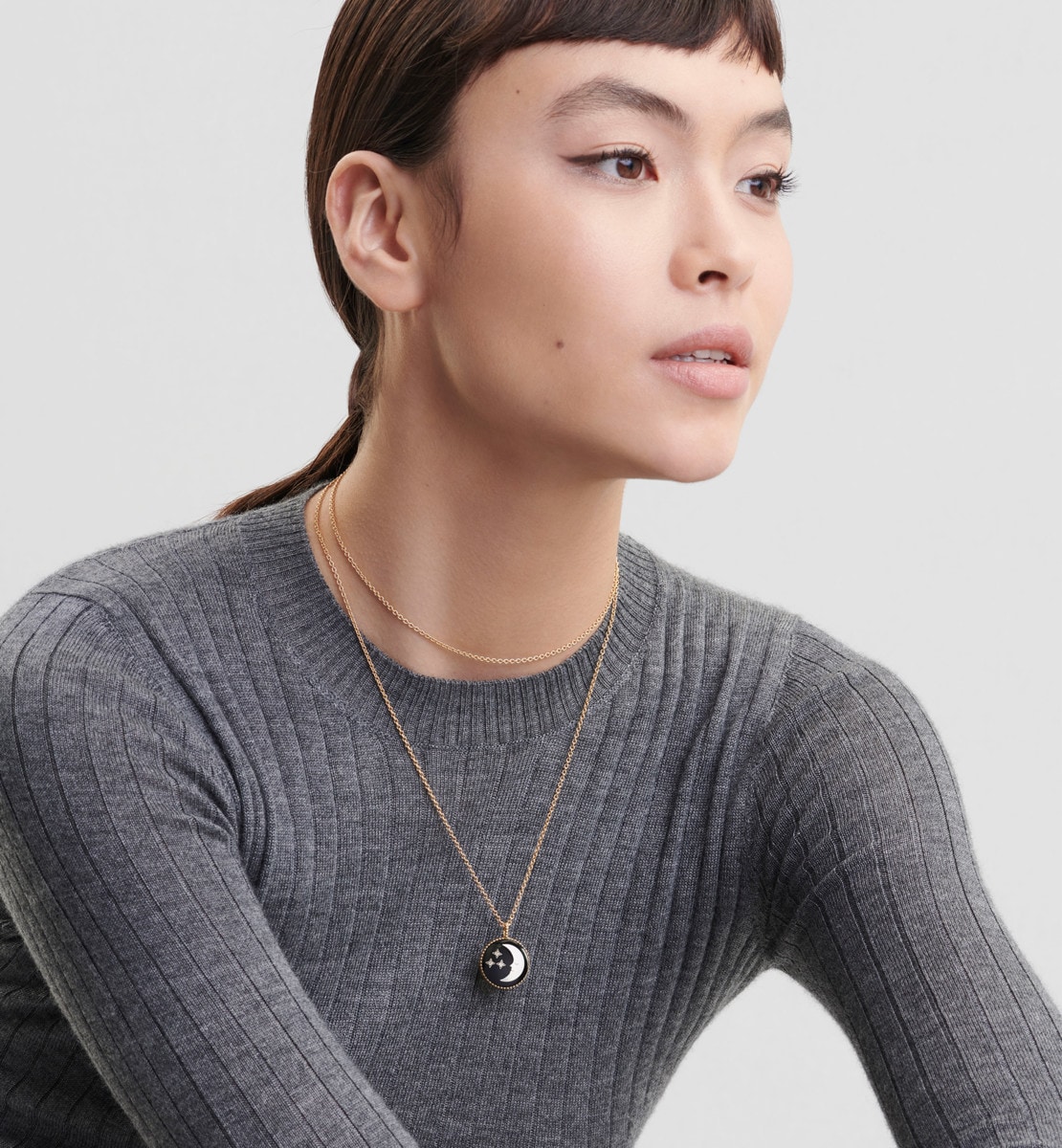 Collier médaillon Rose Céleste Or jaune et blanc, diamant, onyx et nacre nacre et onyx