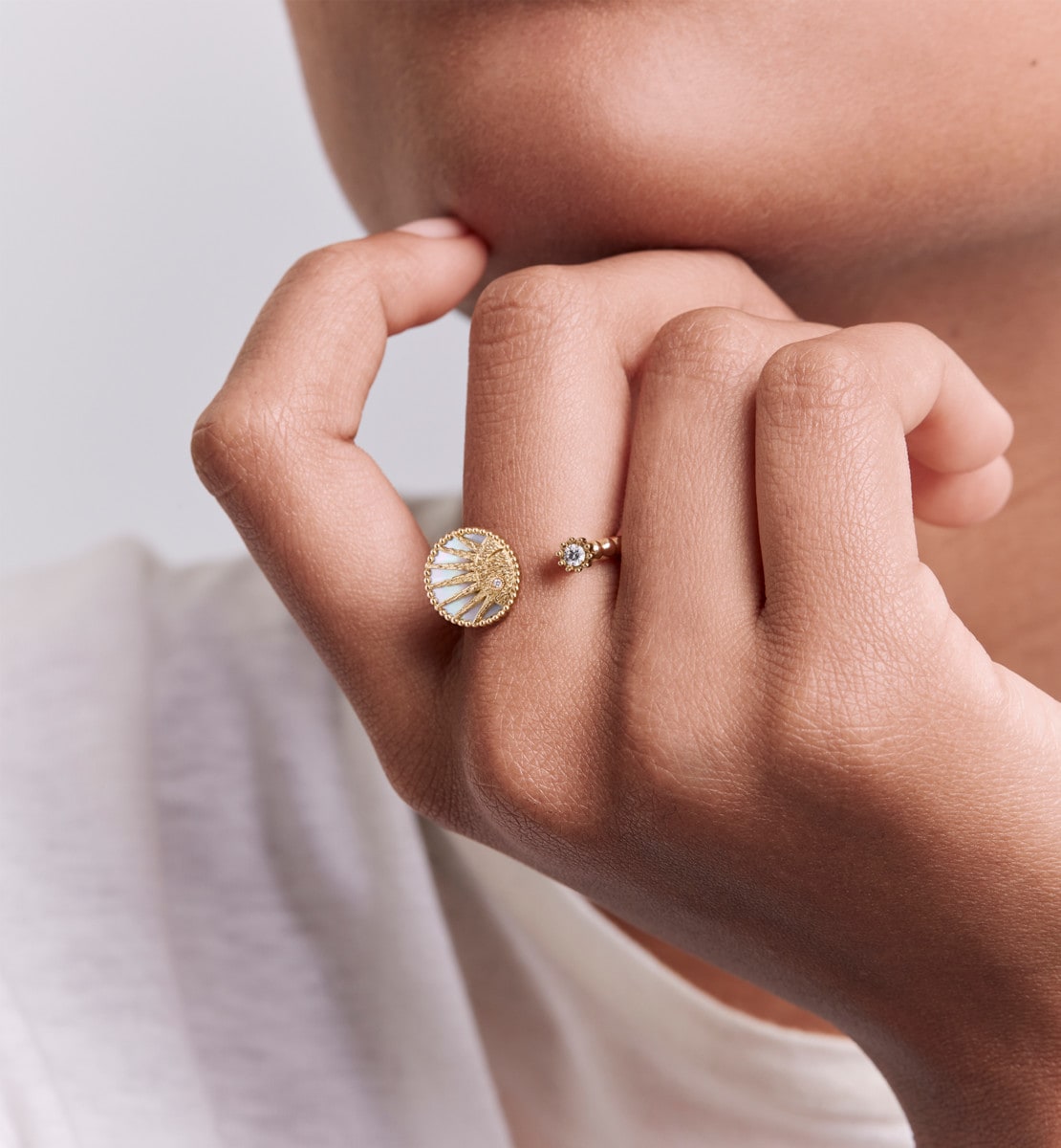 Bague Rose Céleste Or jaune, diamants et nacre