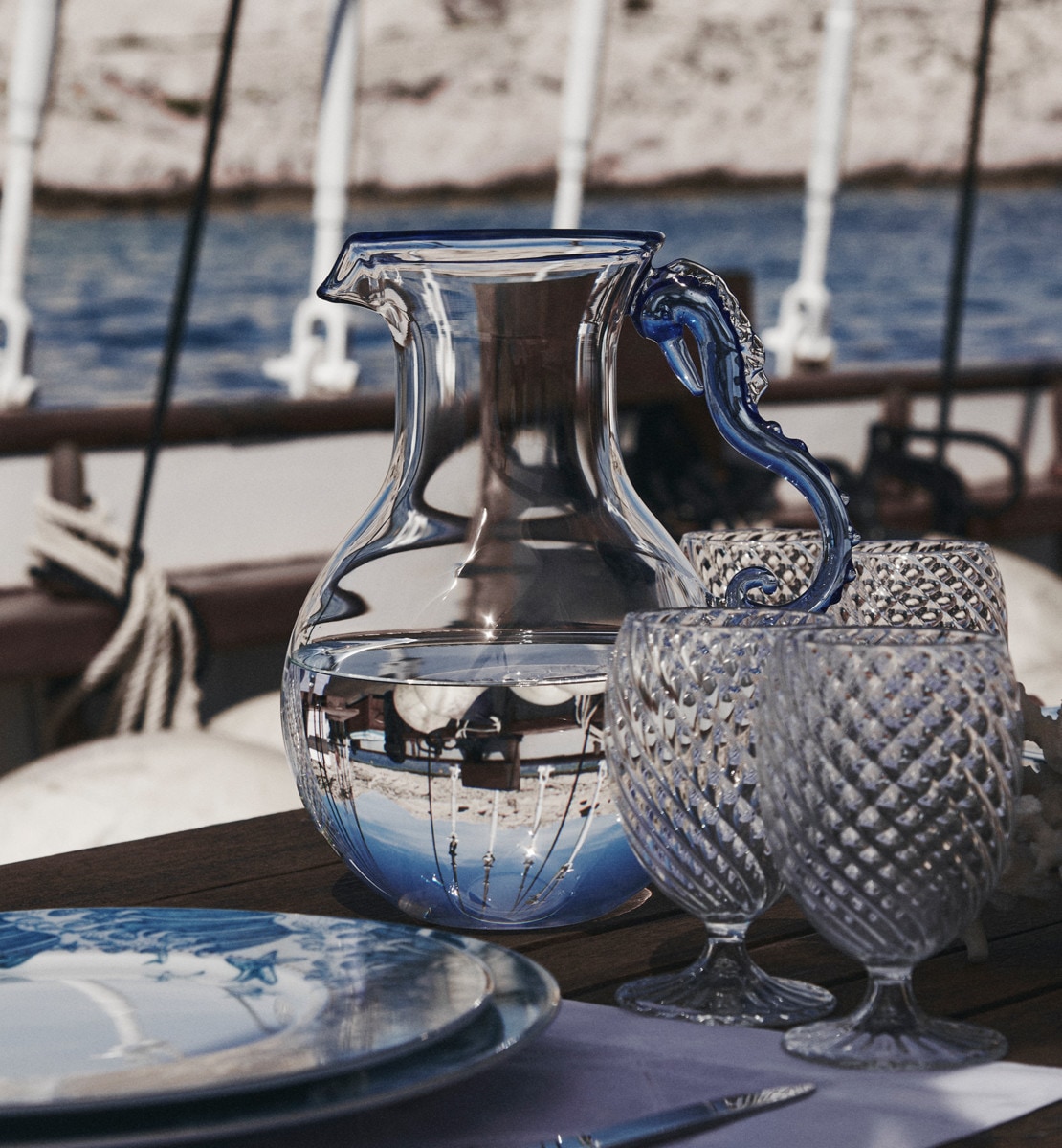 Carafe La Vague, anse hippocampe bleue