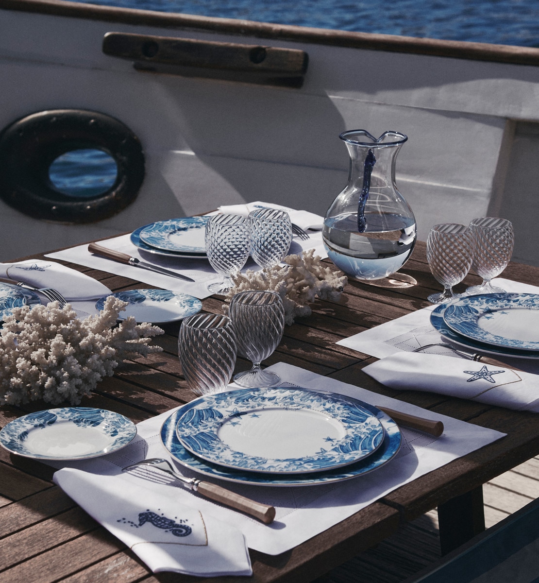 Serviette de table brodée La Vague, bleu