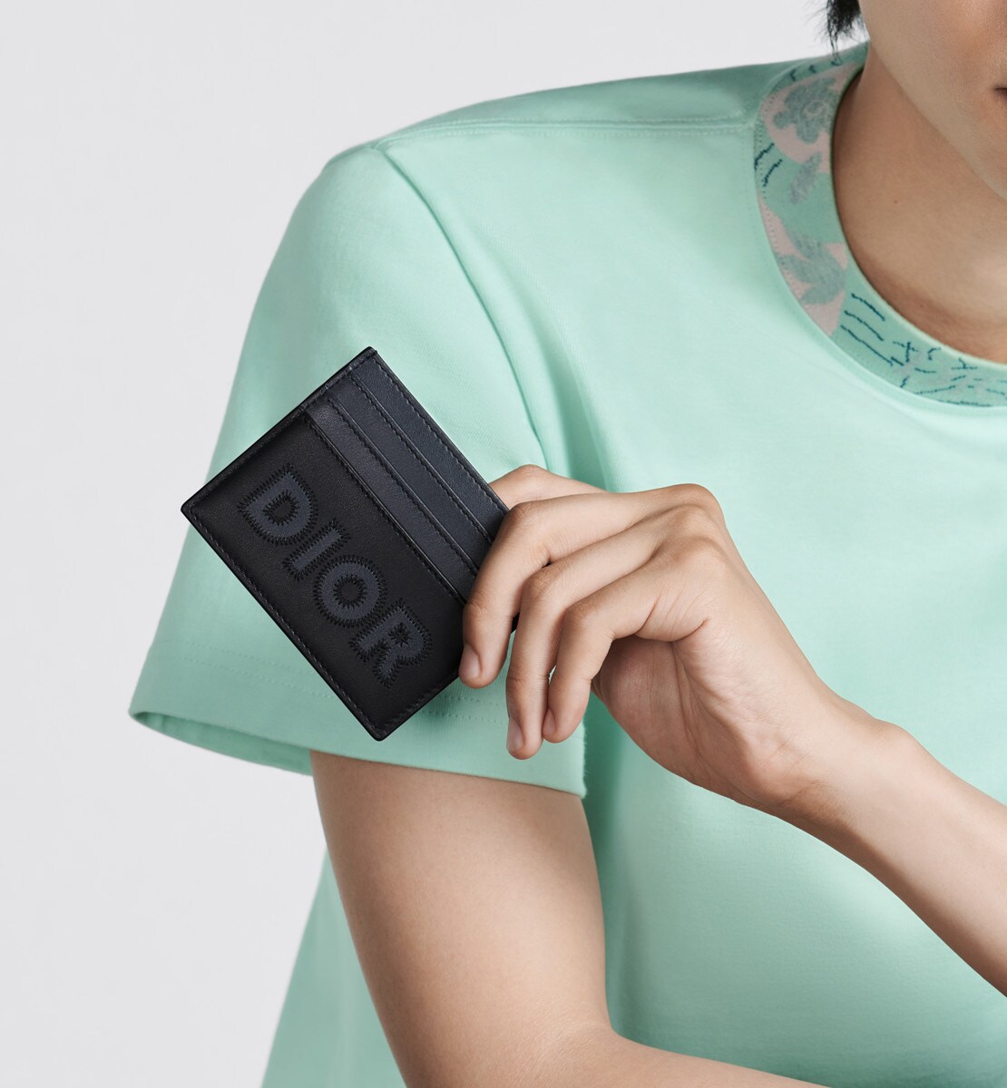 Porte-cartes Marqueterie de cuir de veau lisse gris foncé à signature Dior