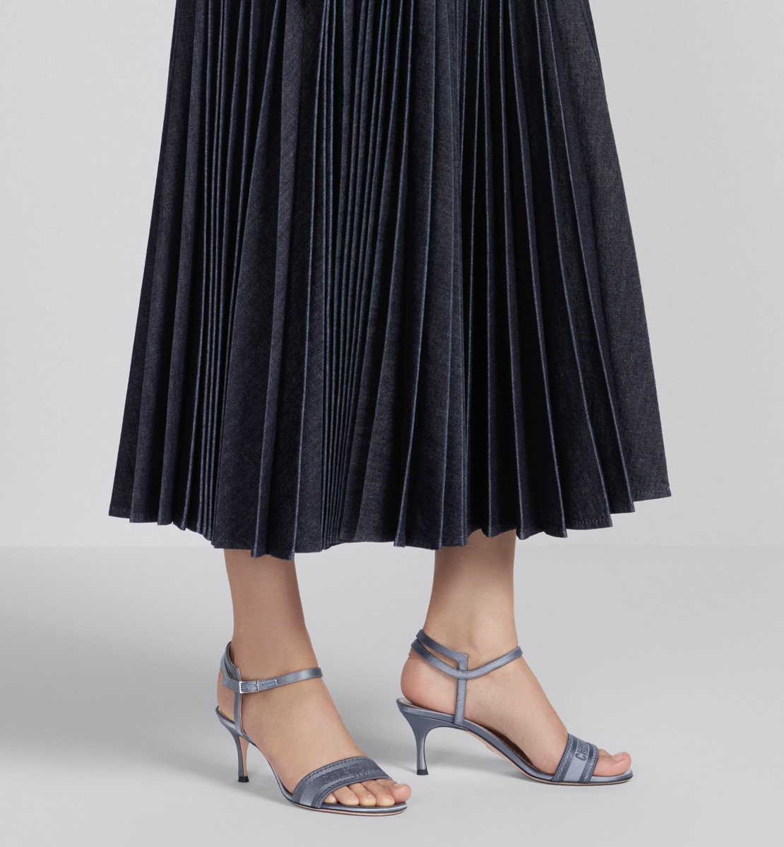 Sandale à talon Dway Satin et coton brodés gris foncé