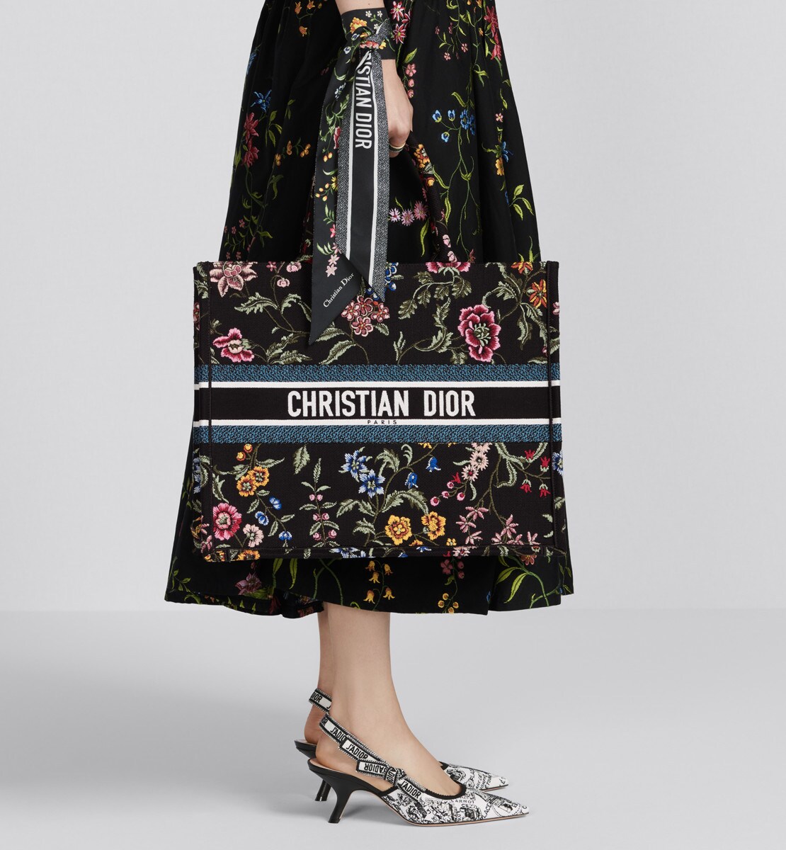 Sac Dior Book Tote Large Broderie Dior Petites Fleurs noir multicolore
