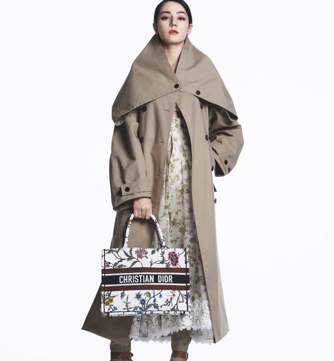 Sac Dior Book Tote Medium Broderie Dior Petites Fleurs blanc multicolore