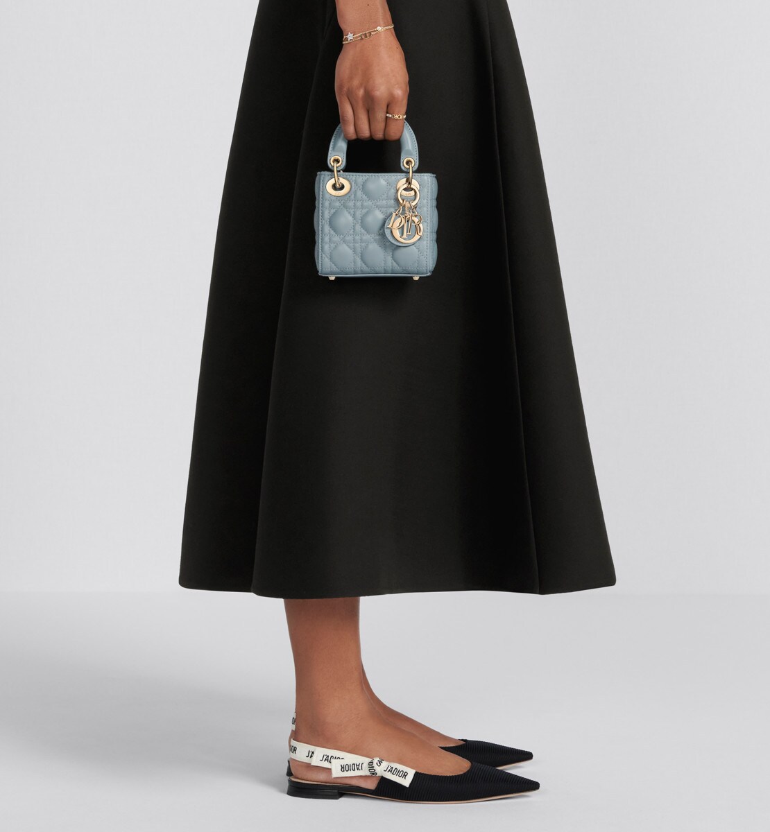 Micro sac Lady Dior Cuir d'agneau Cannage couleur cloud blue
