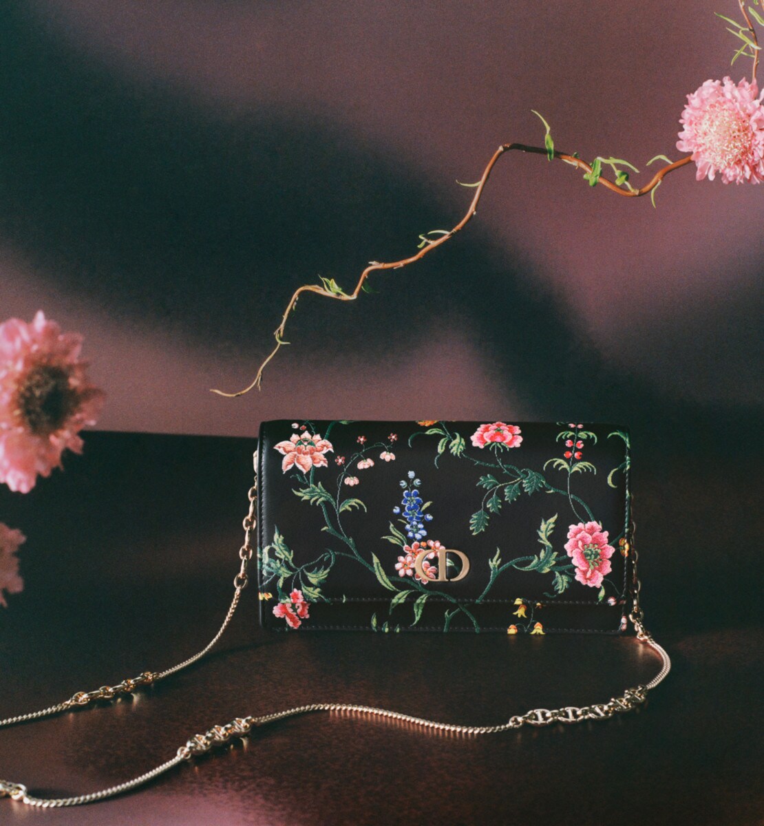 Pochette Dior Caro Cuir de veau imprimé Dior Petites Fleurs noir multicolore