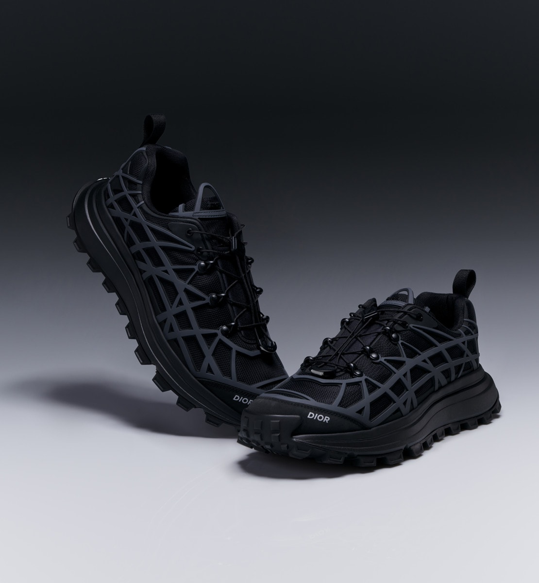Runner B31 Maille technique noire et gomme anthracite, motif Warped Cannage
