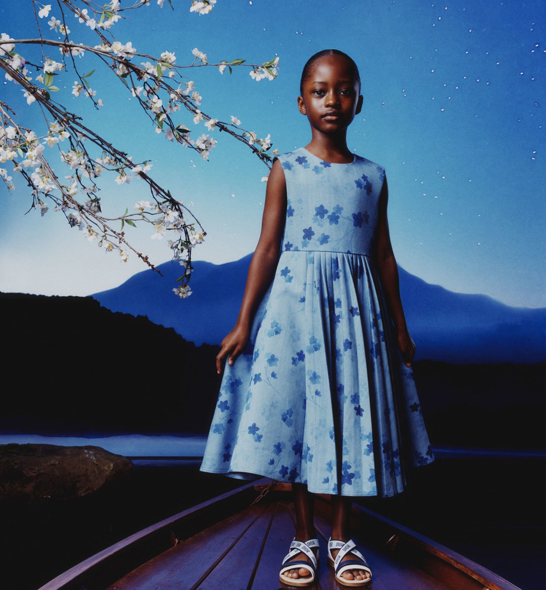 Robe évasée enfant Toile plissée de coton mélangé à motif floral saisonnier bleu