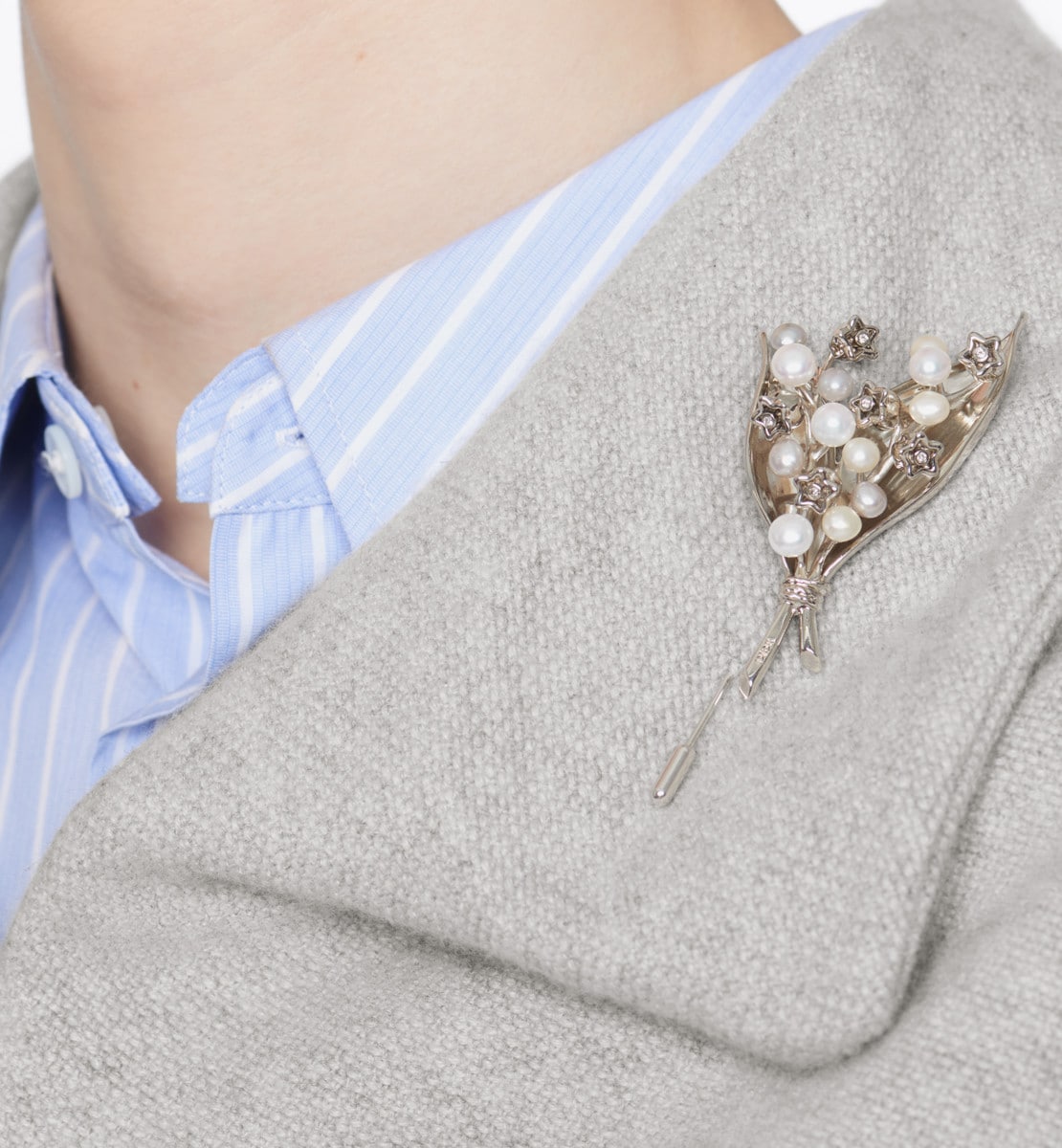 Broche Muguet Laiton argenté et perles d'eau douce grises et blanches