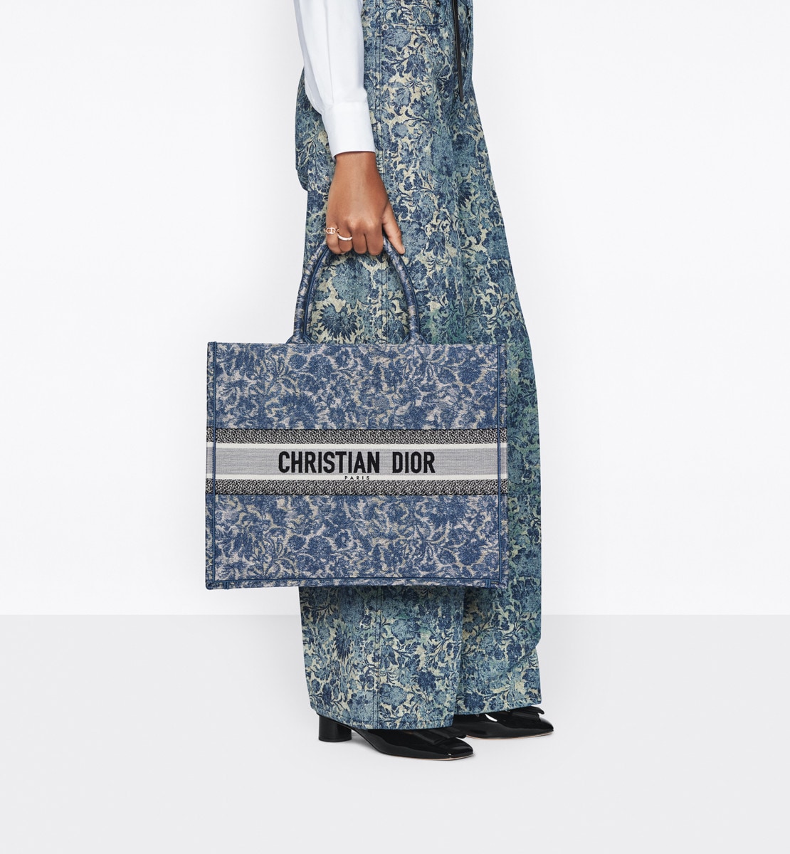 Sac Dior Book Tote Large Broderie Dior Brocart effet denim bleu