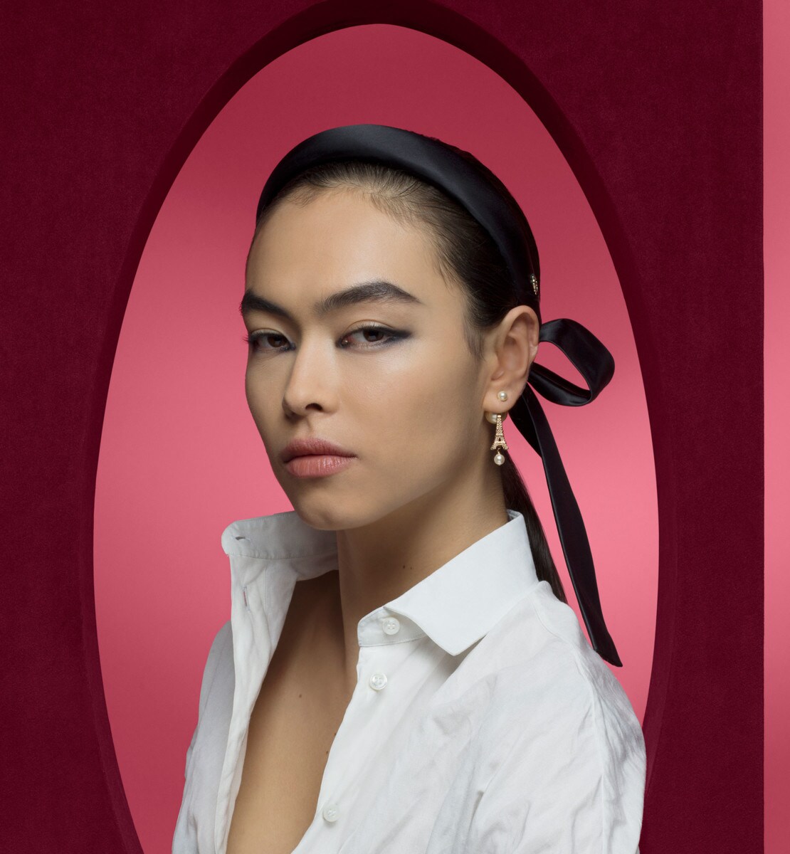 Boucles d'oreilles Dior Tribales Métal finition dorée et perles en résine blanche