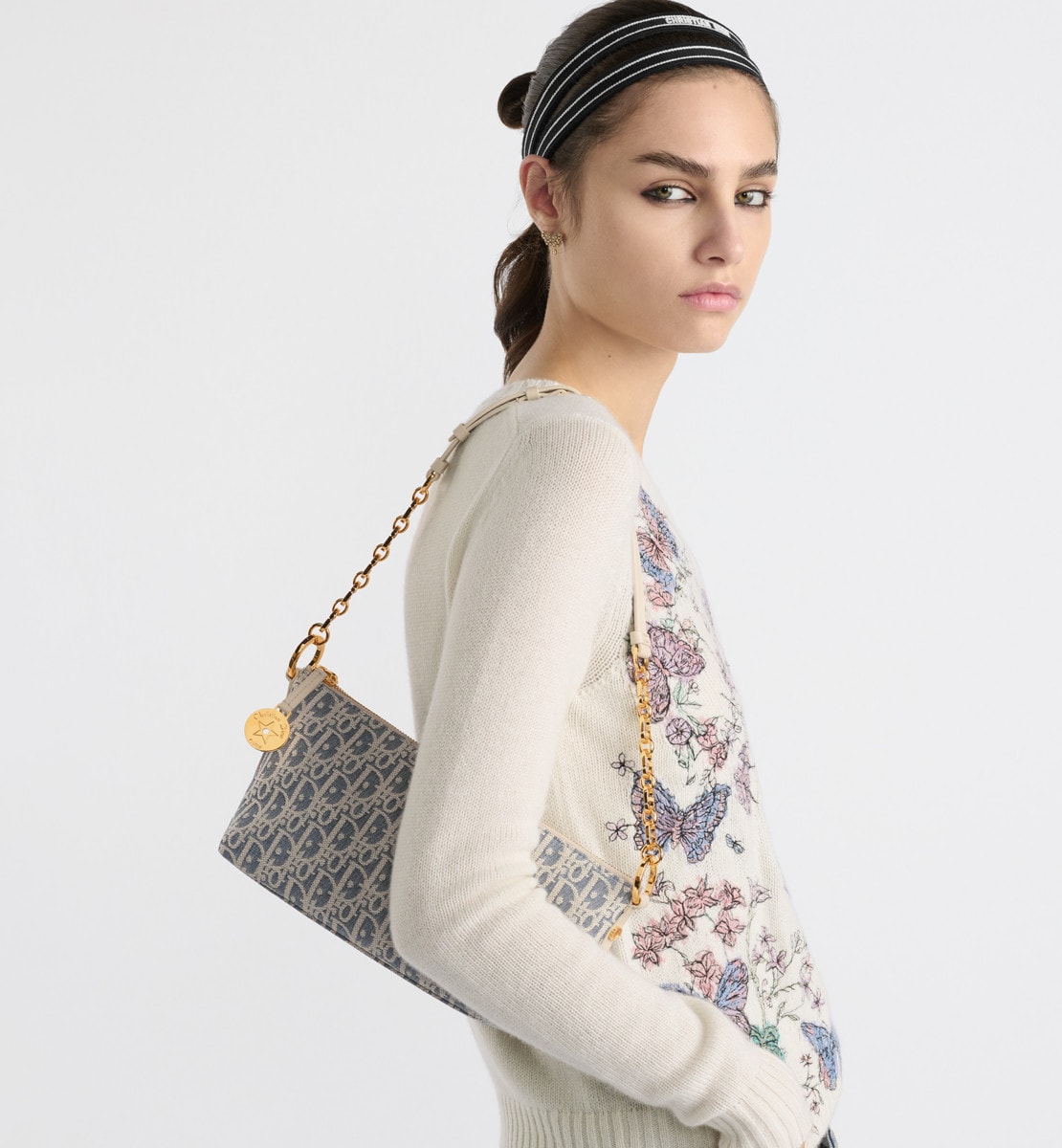 Sac hobo Diorstar à chaîne Tissu Chambray avec effet raphia Dior Oblique bleu et cuir de veau lisse couleur biscuit clair